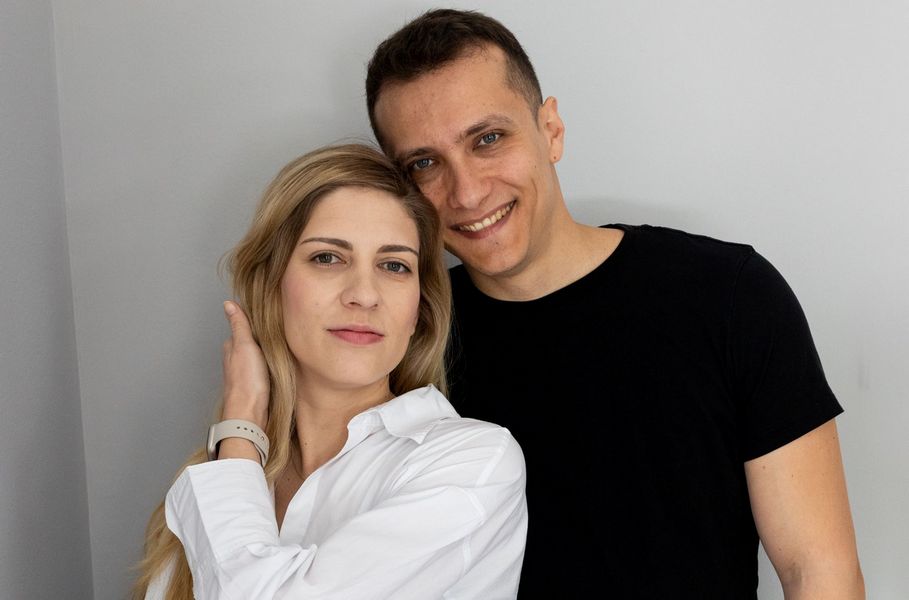 Laura si Vlad Sardescu, fondatorii Neakaisa.ro